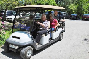Bonnie Joachim leads a cart tour. Photo by Lorraine Meyer.
